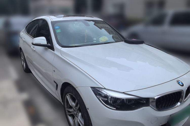 Used BMW 3 Series GT 2019 320i M Sport Package Front Right 45 Deg