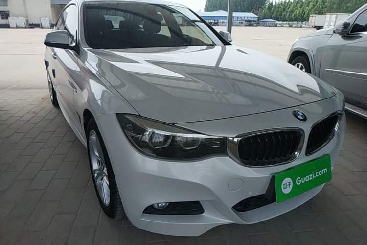 Used BMW 3 Series GT 2019 320i M Sport Package Front Right 45 Deg