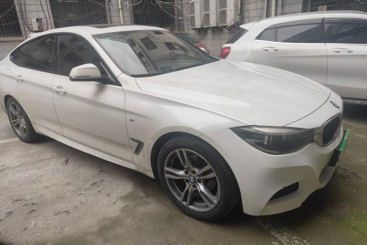 Used BMW 3 Series GT 2019 320i M Sport Package Front Right 45 Deg