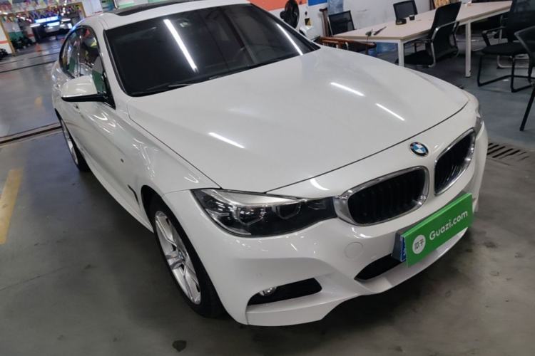 Used BMW 3 Series GT 2019 320i M Sport Package Front Right 45 Deg
