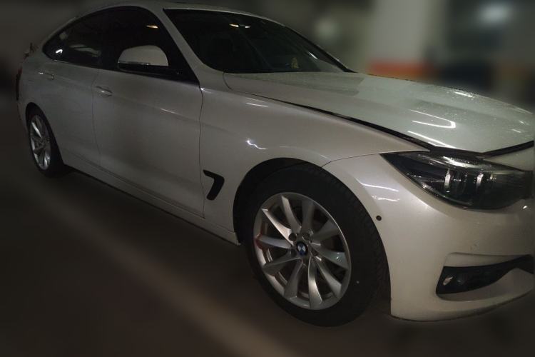 Used BMW 3 Series GT 2019 320i Sport Edition Front Right 45 Deg