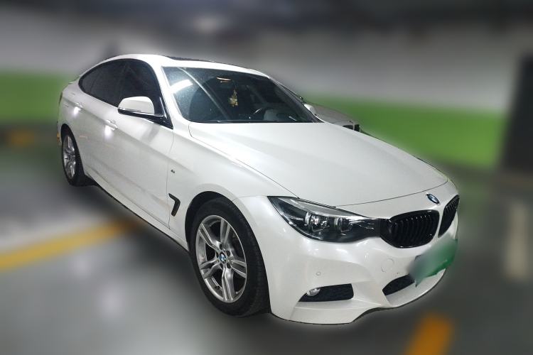 Used BMW 3 Series GT 2019 320i M Sport Package Front Right 45 Deg