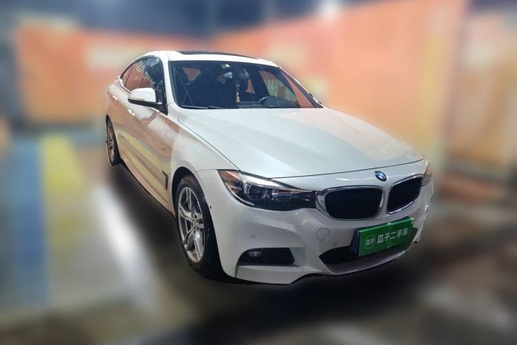Used BMW 3 Series GT 2019 320i M Sport Package Front Right 45 Deg