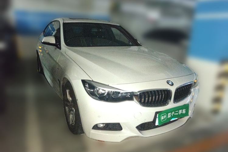 Used BMW 3 Series GT 2019 320i M Sport Package Front Right 45 Deg