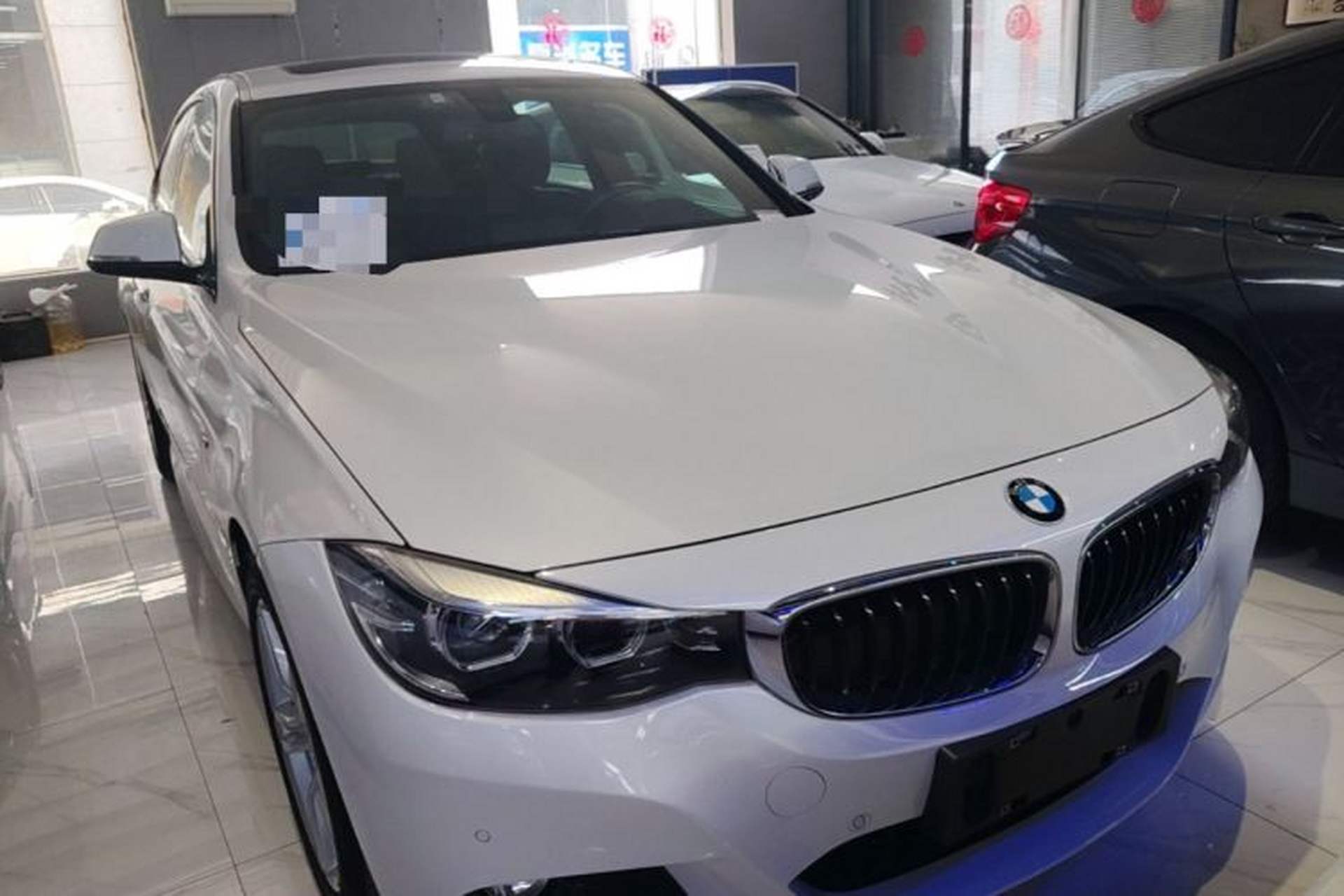 Used BMW 3 Series GT 2019 320i M Sport Package Front Right 45 Deg