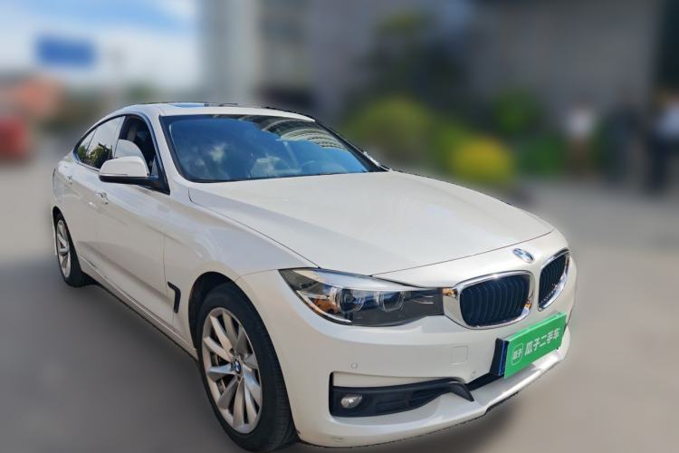 Used BMW 3 Series GT 2019 320i Sport Edition Front Right 45 Deg
