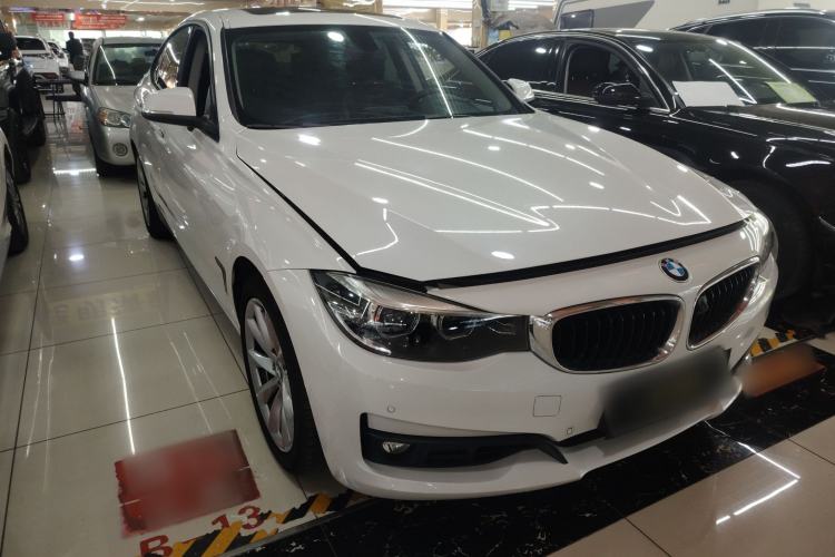 Used BMW 3 Series GT 2019 320i Sport Edition Front Right 45 Deg