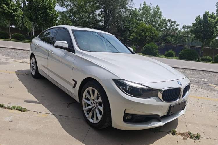 Used BMW 3 Series GT 2019 320i Sport Edition Front Right 45 Deg