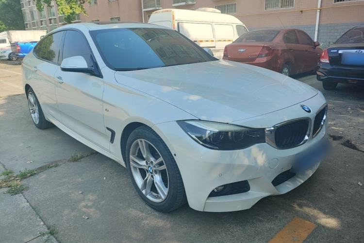 Used BMW 3 Series GT 2019 320i M Sport Package Front Right 45 Deg