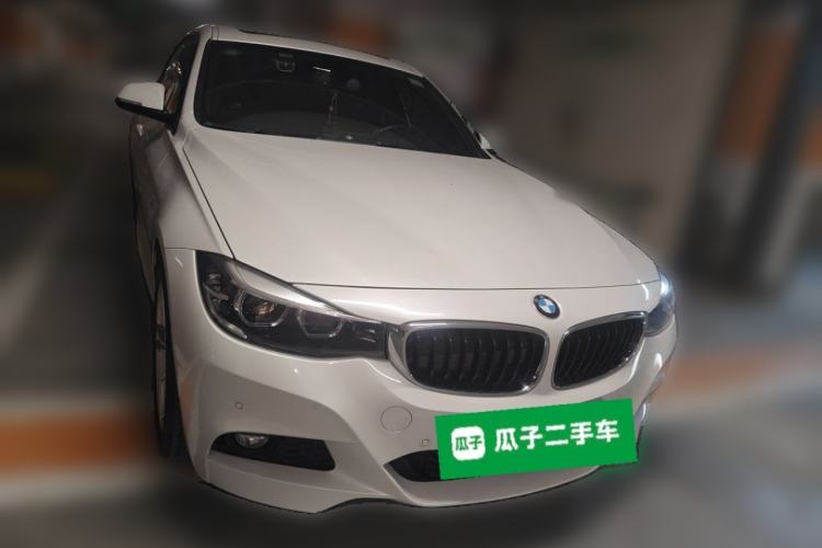Used BMW 3 Series GT 2019 320i M Sport Package Front Right 45 Deg