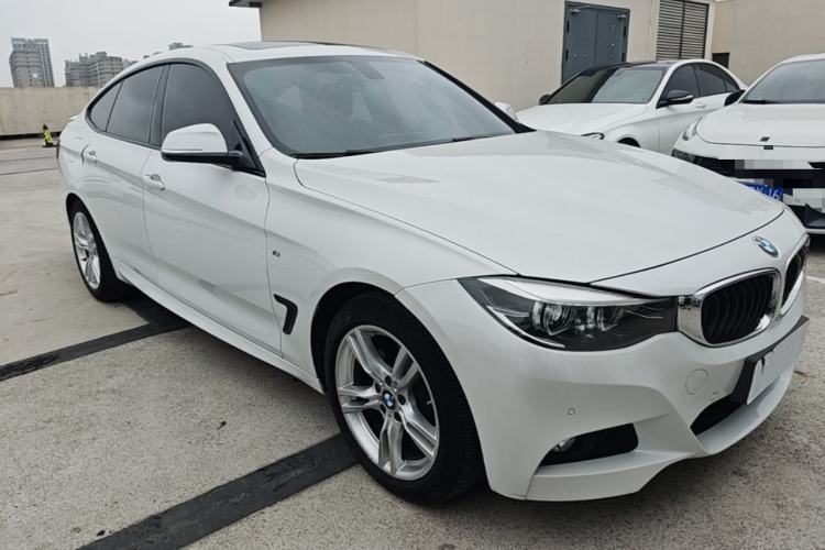 Used BMW 3 Series GT 2019 320i M Sport Package Front Right 45 Deg