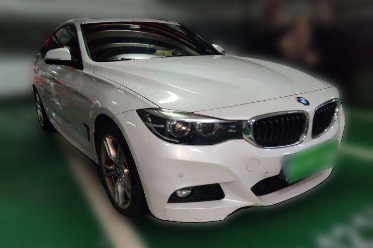 Used BMW 3 Series GT 2019 320i M Sport Package Front Right 45 Deg