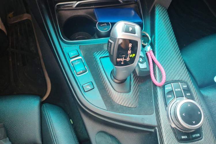 Used BMW 3 Series GT 2019 320i Sport Edition Gear Lever
