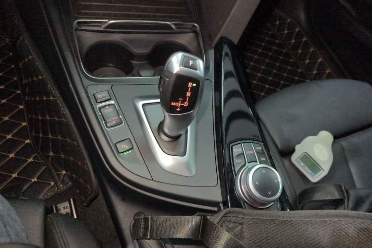 Used BMW 3 Series GT 2019 320i Sport Edition Gear Lever