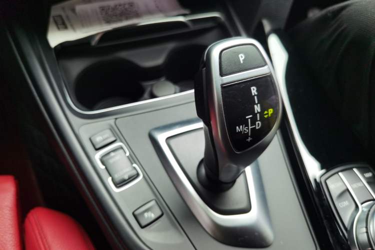 Used BMW 3 Series GT 2019 320i M Sport Night Edition Gear Lever