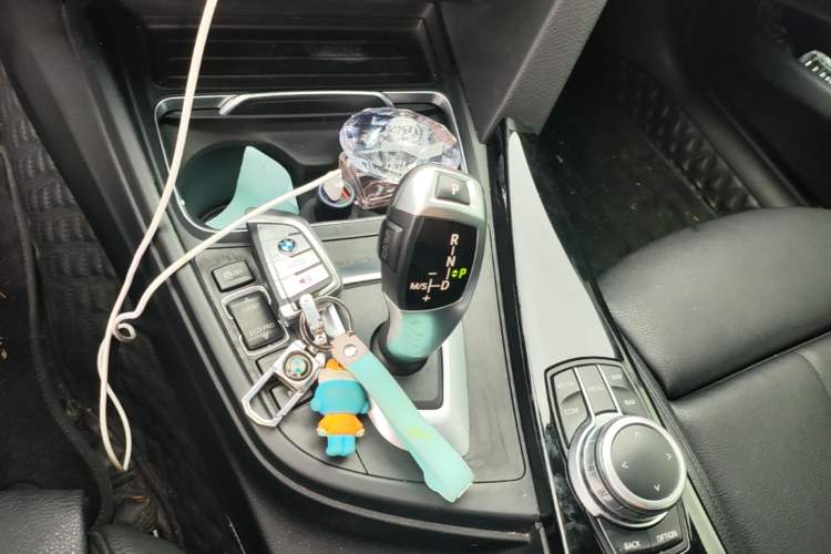 Used BMW 3 Series GT 2019 320i Sport Edition Gear Lever