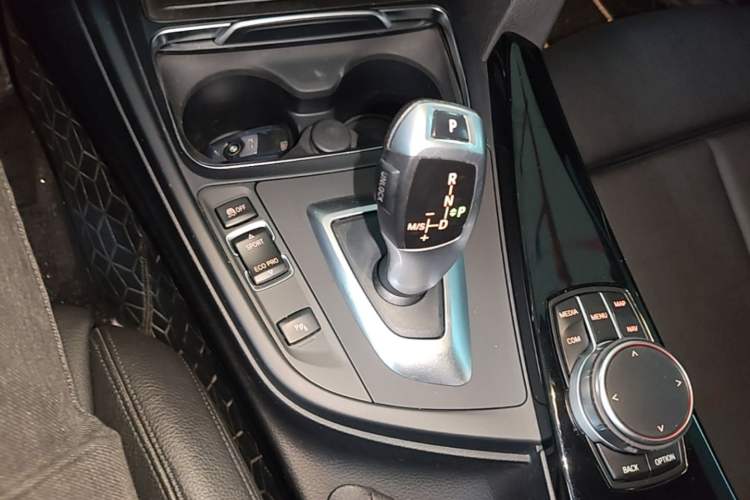 Used BMW 3 Series GT 2019 320i M Sport Package Gear Lever