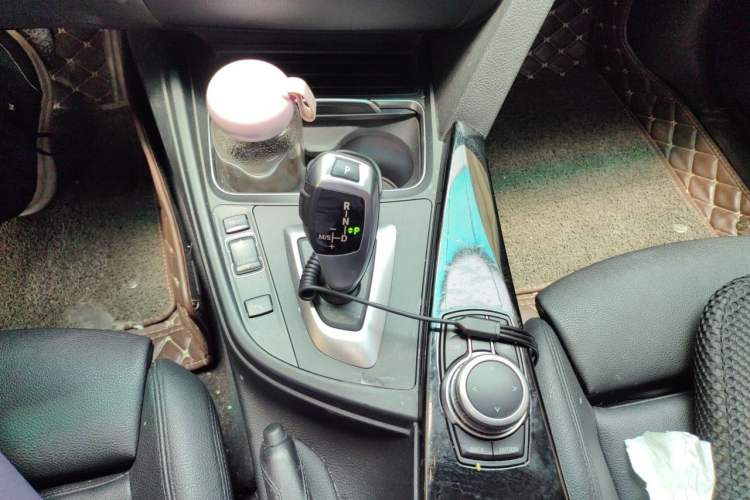 Used BMW 3 Series GT 2019 320i Sport Edition Gear Lever