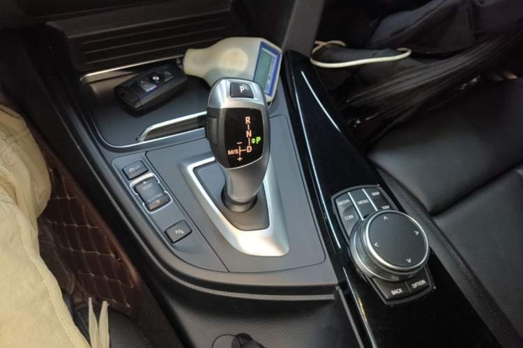 Used BMW 3 Series GT 2019 320i M Sport Package Gear Lever