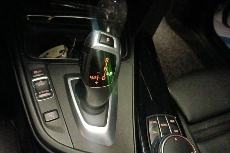 Used BMW 3 Series GT 2019 320i M Sport Package Gear Lever