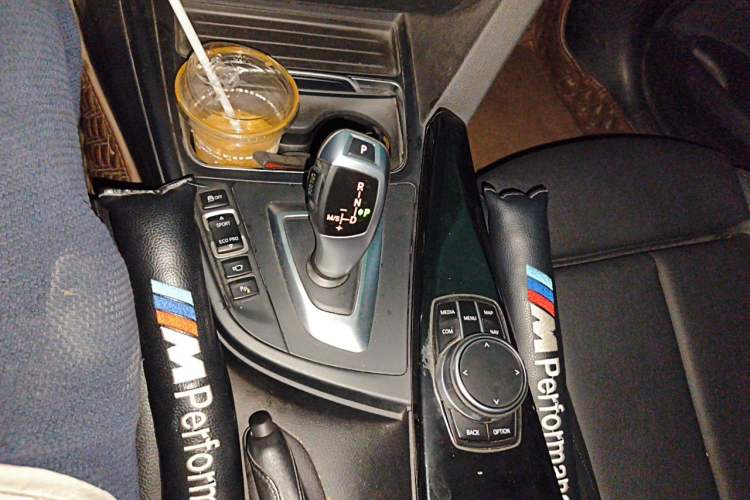 Used BMW 3 Series GT 2019 320i Sport Edition Gear Lever