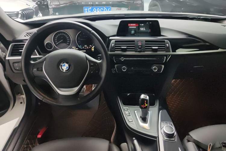 Used BMW 3 Series GT 2019 320i Sport Edition Gear Lever