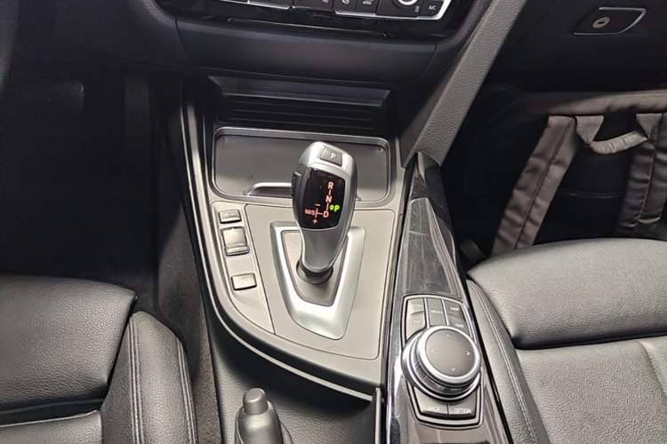 Used BMW 3 Series GT 2019 320i Sport Edition Gear Lever