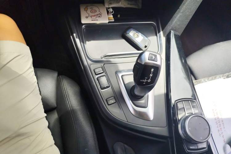 Used BMW 3 Series GT 2019 320i M Sport Package Gear Lever