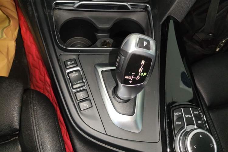 Used BMW 3 Series GT 2019 320i Sport Edition Gear Lever