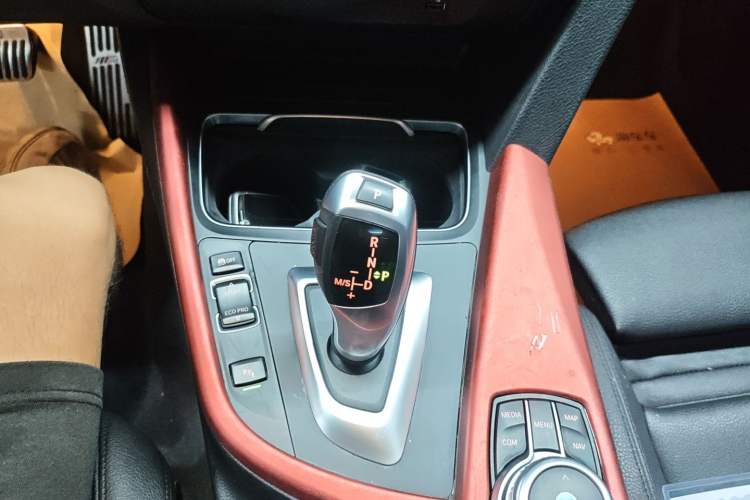 Used BMW 3 Series GT 2019 320i Sport Edition Gear Lever