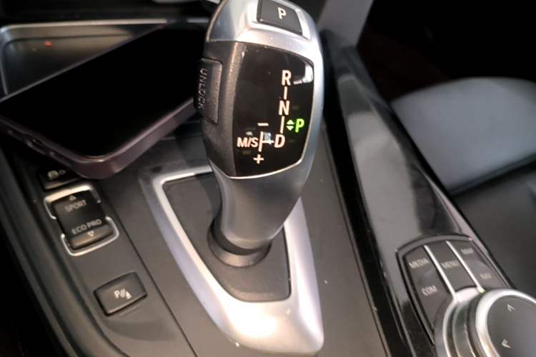 Used BMW 3 Series GT 2019 320i Sport Edition Gear Lever