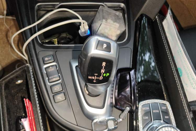 Used BMW 3 Series GT 2019 320i Sport Edition Gear Lever