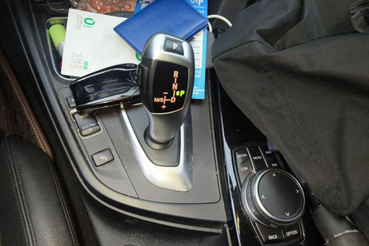 Used BMW 3 Series GT 2019 320i Sport Edition Gear Lever