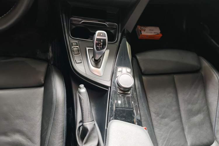 Used BMW 3 Series GT 2019 320i M Sport Night Edition Gear Lever
