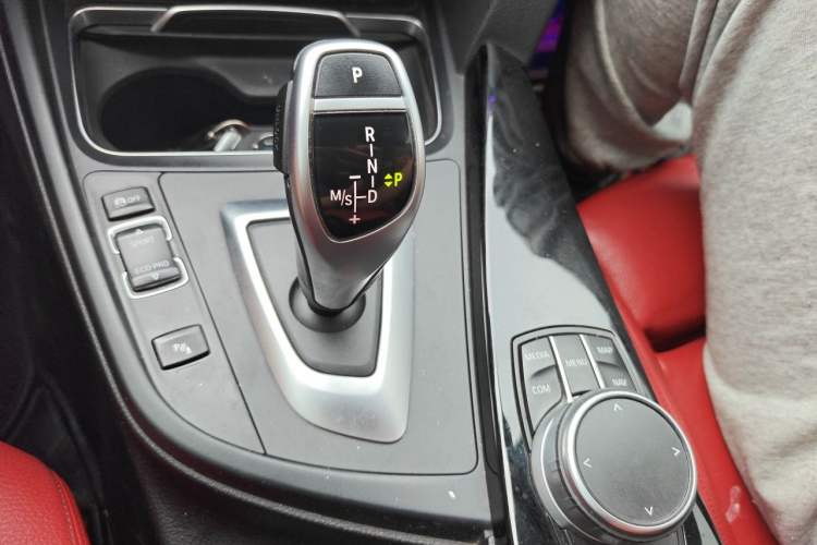 Used BMW 3 Series GT 2019 320i M Sport Night Edition Gear Lever