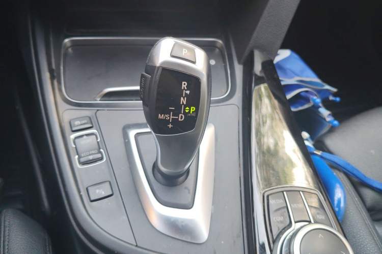 Used BMW 3 Series GT 2019 320i Sport Edition Gear Lever