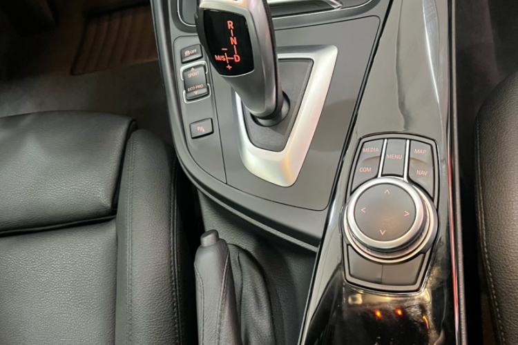 Used BMW 3 Series GT 2019 320i Sport Edition Gear Lever