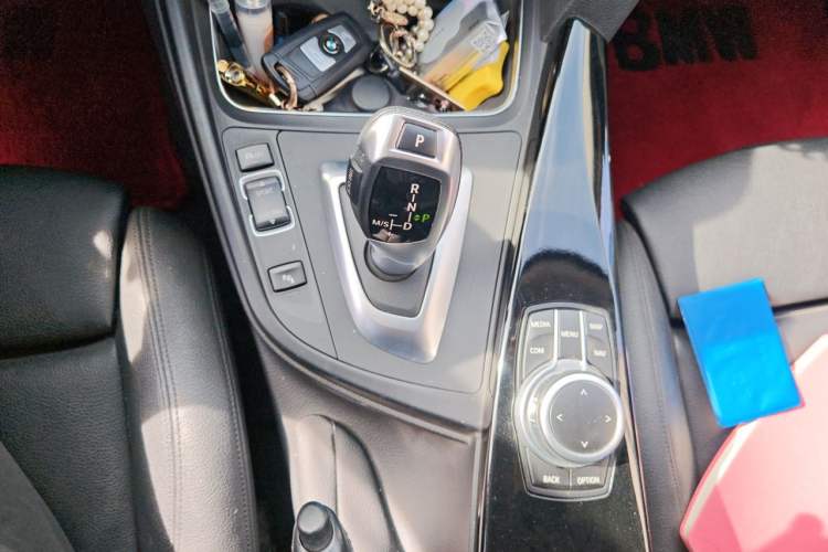 Used BMW 3 Series GT 2019 320i Sport Edition Gear Lever
