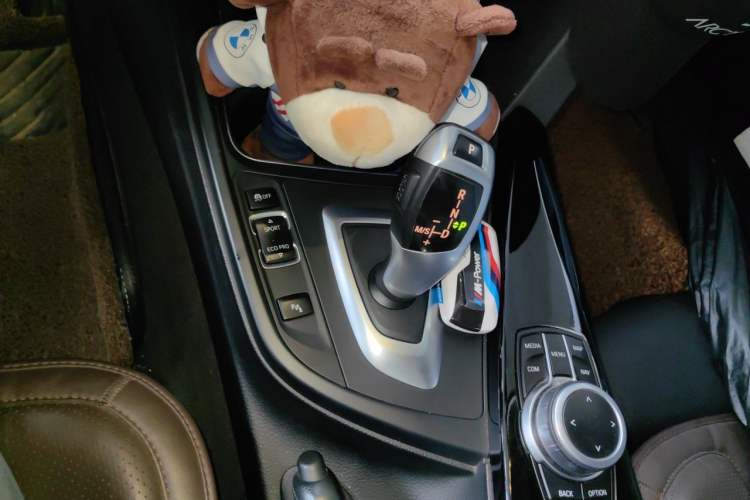 Used BMW 3 Series GT 2019 320i Sport Edition Gear Lever