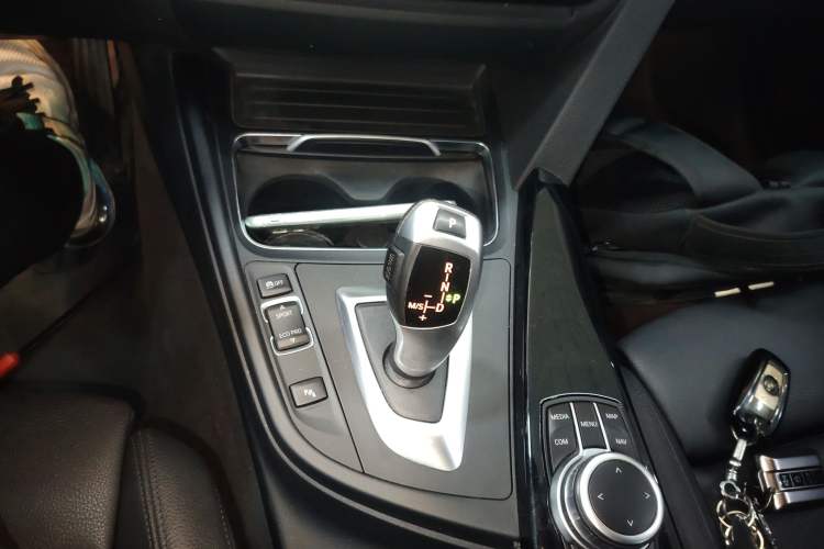 Used BMW 3 Series GT 2019 320i Sport Edition Gear Lever