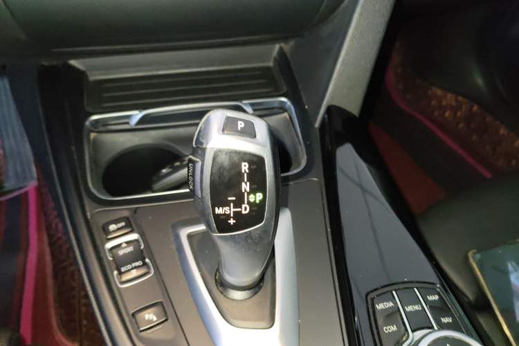 Used BMW 3 Series GT 2019 320i Sport Edition Gear Lever