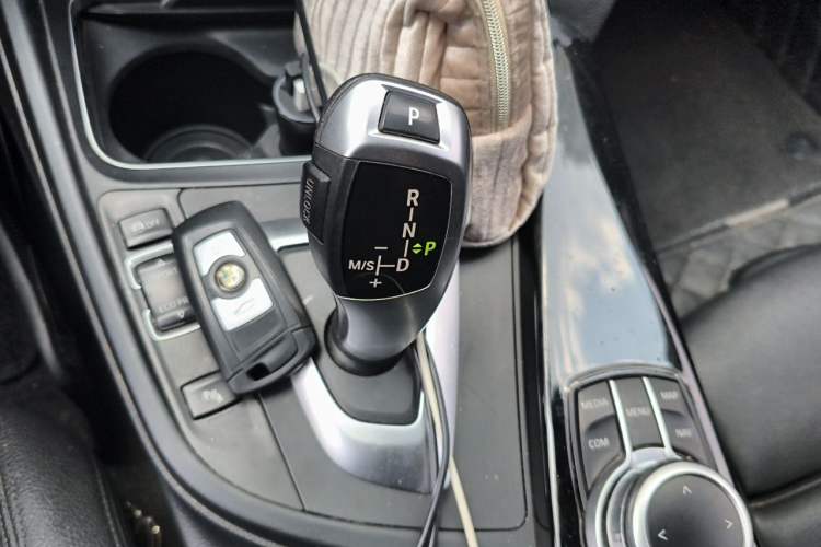 Used BMW 3 Series GT 2019 320i Sport Edition Gear Lever