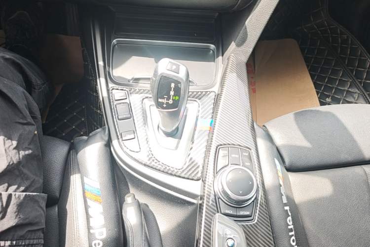 Used BMW 3 Series GT 2019 320i Sport Edition Gear Lever
