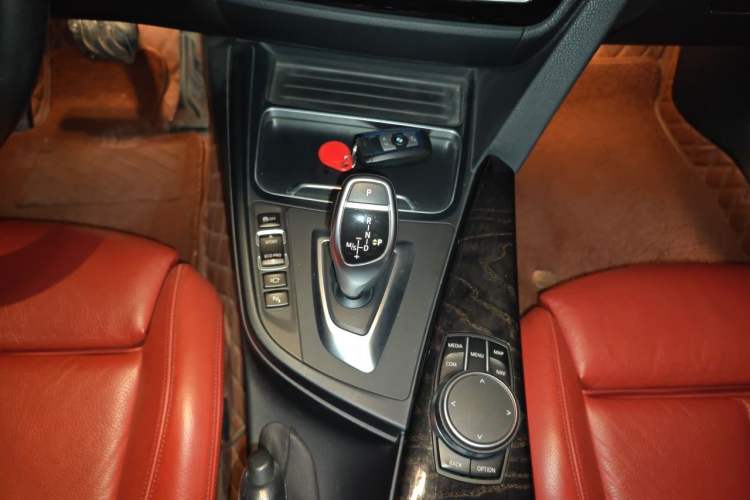 Used BMW 3 Series GT 2019 330i xDrive M Sport Edition Gear Lever