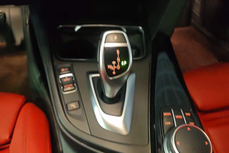 Used BMW 3 Series GT 2019 320i M Sport Night Edition Gear Lever
