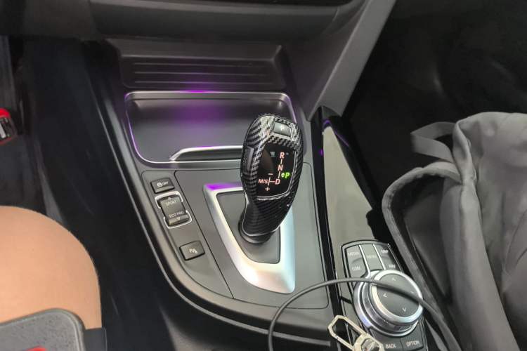 Used BMW 3 Series GT 2019 320i Sport Edition Gear Lever