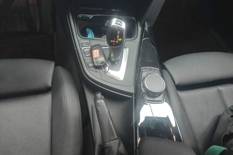 Used BMW 3 Series GT 2019 320i M Sport Package Gear Lever