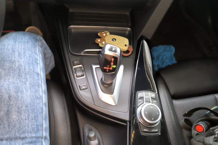 Used BMW 3 Series GT 2019 320i Sport Edition Gear Lever
