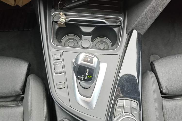 Used BMW 3 Series GT 2019 320i M Sport Package Gear Lever