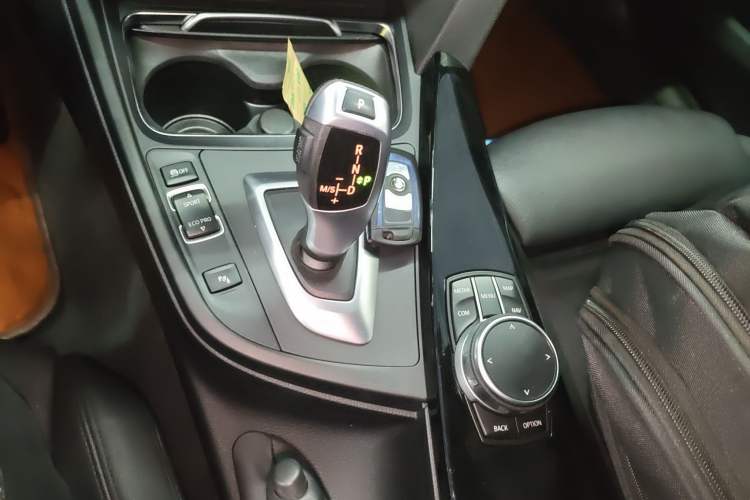 Used BMW 3 Series GT 2019 320i M Sport Package Gear Lever